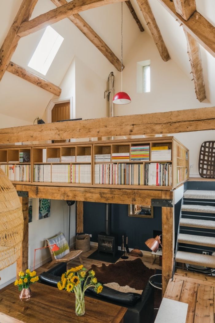 transformez votre grange en une maison chaleureuse et moderne grâce à nos conseils d'aménagement et de rénovation.