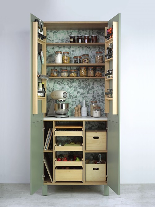 optimisez l'espace de votre cuisine avec nos solutions d'aménagement de placard sur mesure, alliant praticité et design pour un rangement efficace.