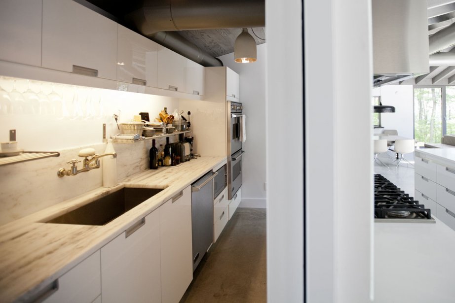 découvrez nos conseils pratiques pour aménager une arrière-cuisine fonctionnelle, optimisez l'espace et facilitez vos tâches quotidiennes avec un agencement adapté.