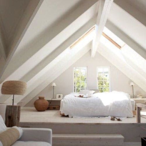 découvrez comment aménager vos combles pour optimiser votre espace et valoriser votre logement avec des idées pratiques et astuces d'experts.