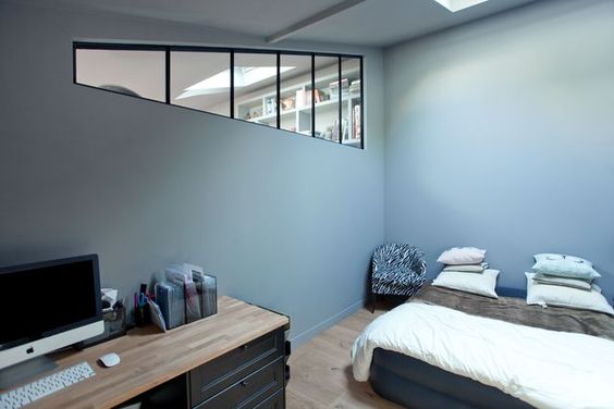 découvrez comment aménager un sous-sol sans fenêtre en optimisant la lumière et l'espace pour créer un lieu convivial et fonctionnel.