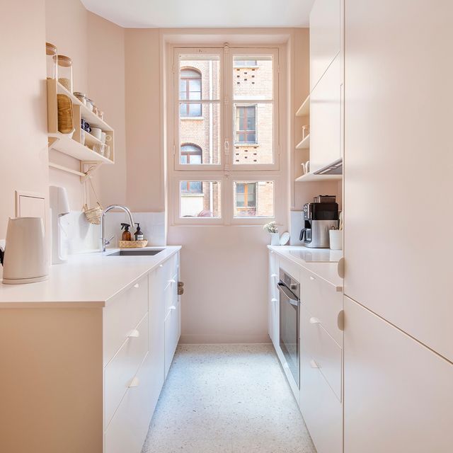découvrez nos astuces pratiques et inspirations pour aménager une cuisine en couloir, optimiser l'espace et créer un espace fonctionnel et esthétique.