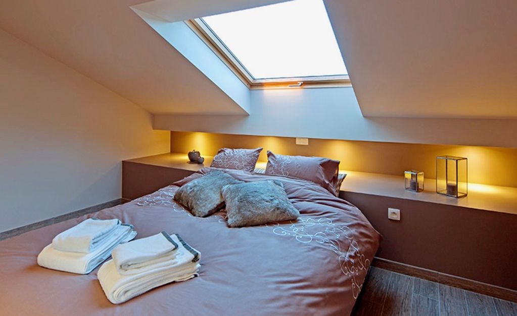 transformez votre grenier en une chambre cosy et confortable grâce à nos conseils d'aménagement pratiques et inspirants.