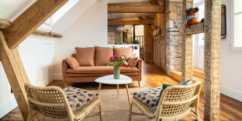 découvrez comment aménager vos combles pour optimiser l'espace et augmenter la valeur de votre maison grâce à des astuces pratiques et des idées d'aménagement innovantes.