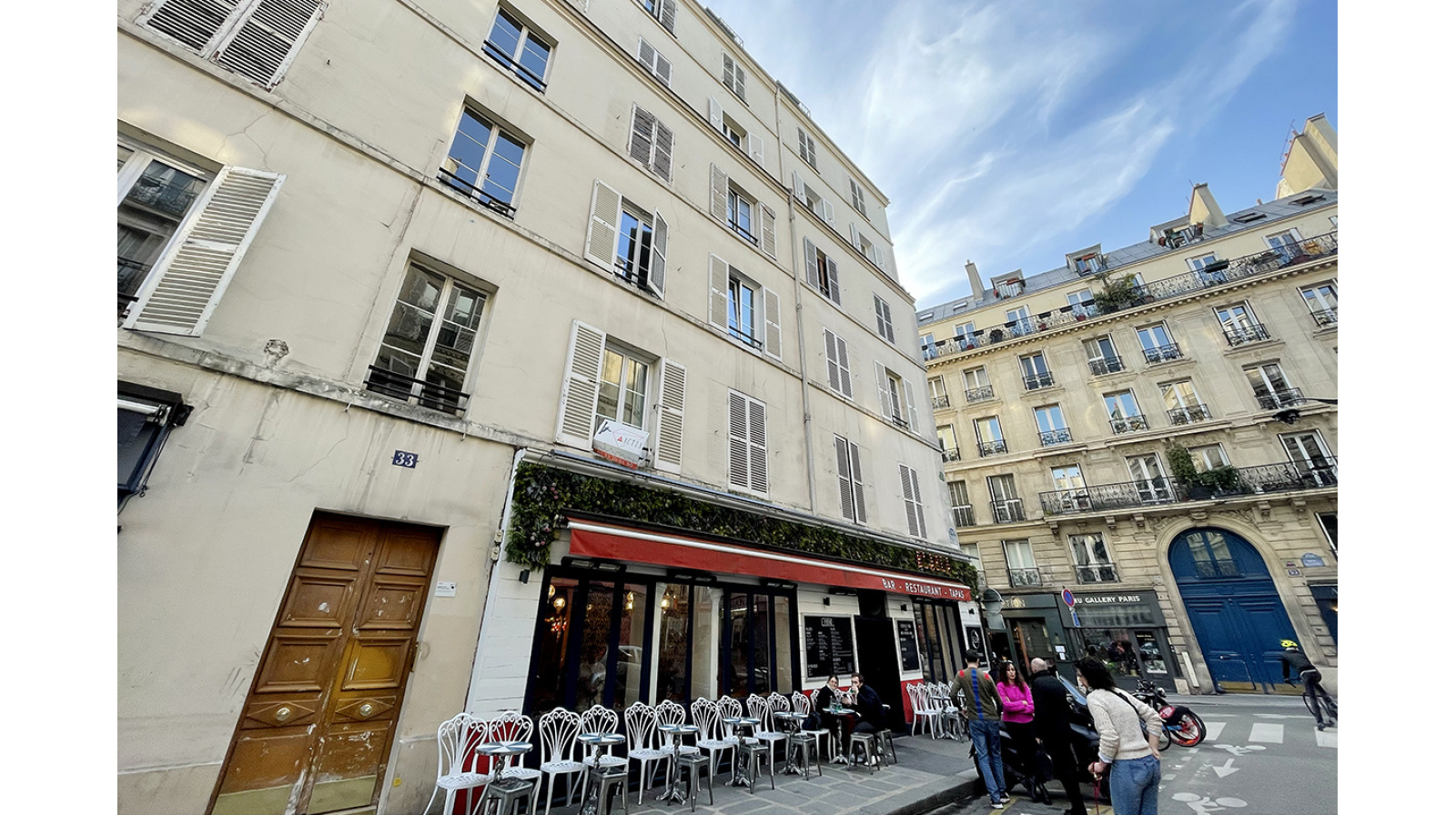 découvrez un appartement à rénover au cœur de paris, une opportunité unique pour créer votre espace de vie sur mesure dans un emplacement privilégié.
