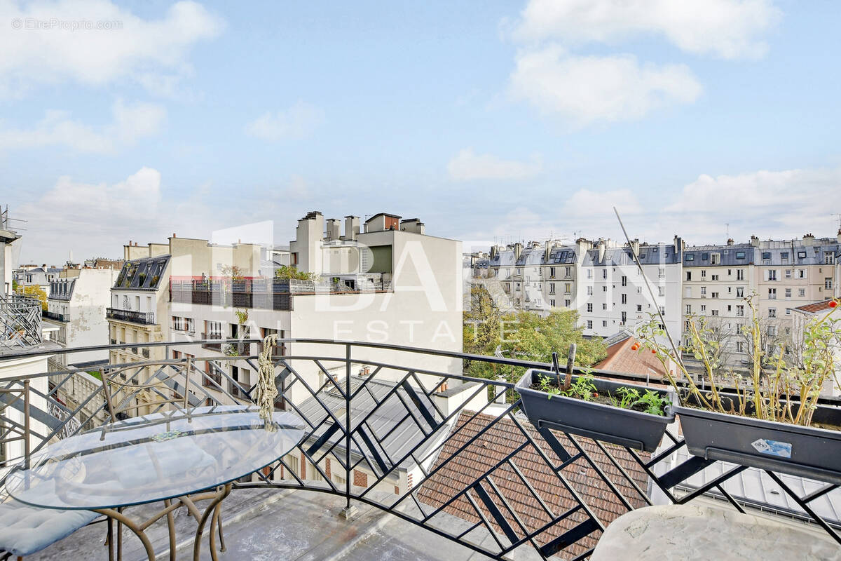 découvrez un appartement à rénover idéalement situé dans le 17ème arrondissement de paris (75017). parfait pour investisseurs ou amateurs de rénovation, profitez d'un emplacement prisé et d'un fort potentiel de valorisation.