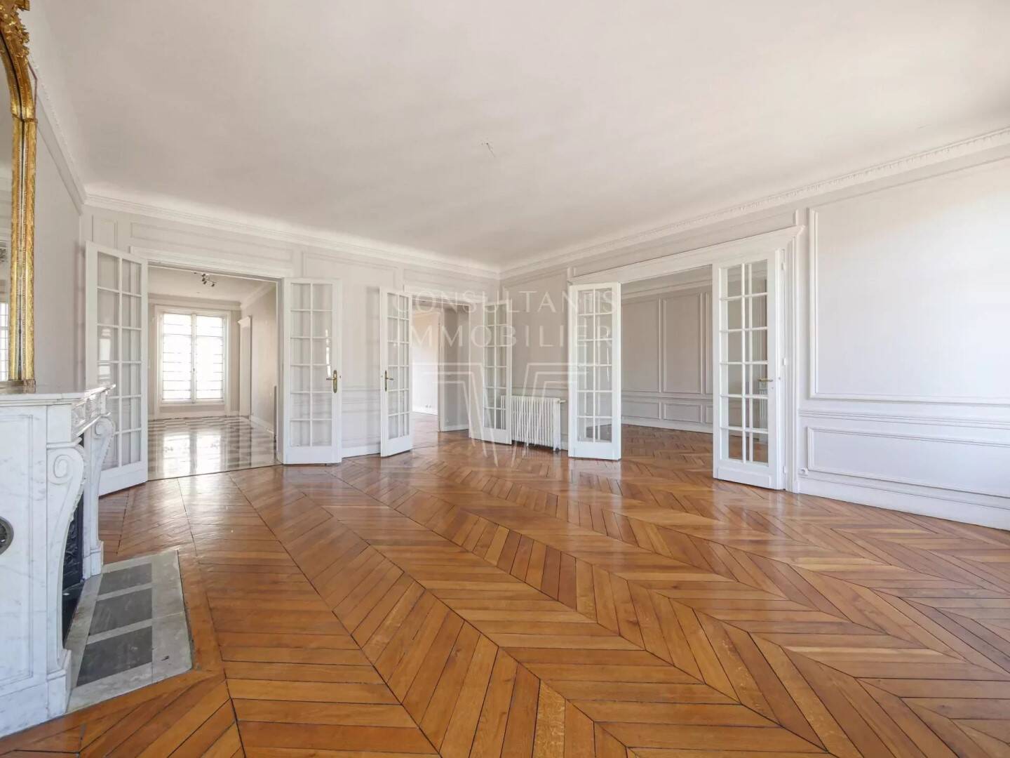 découvrez cet appartement à rénover situé dans le 17ème arrondissement de paris (75017). opportunité idéale pour créer un espace à votre image au cœur de la capitale.