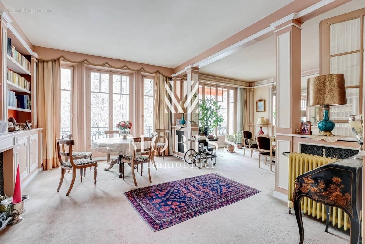 découvrez cet appartement à rénover à paris xl, une opportunité unique pour créer votre espace de vie idéal au cœur de la capitale. potentiel et emplacement privilégié.