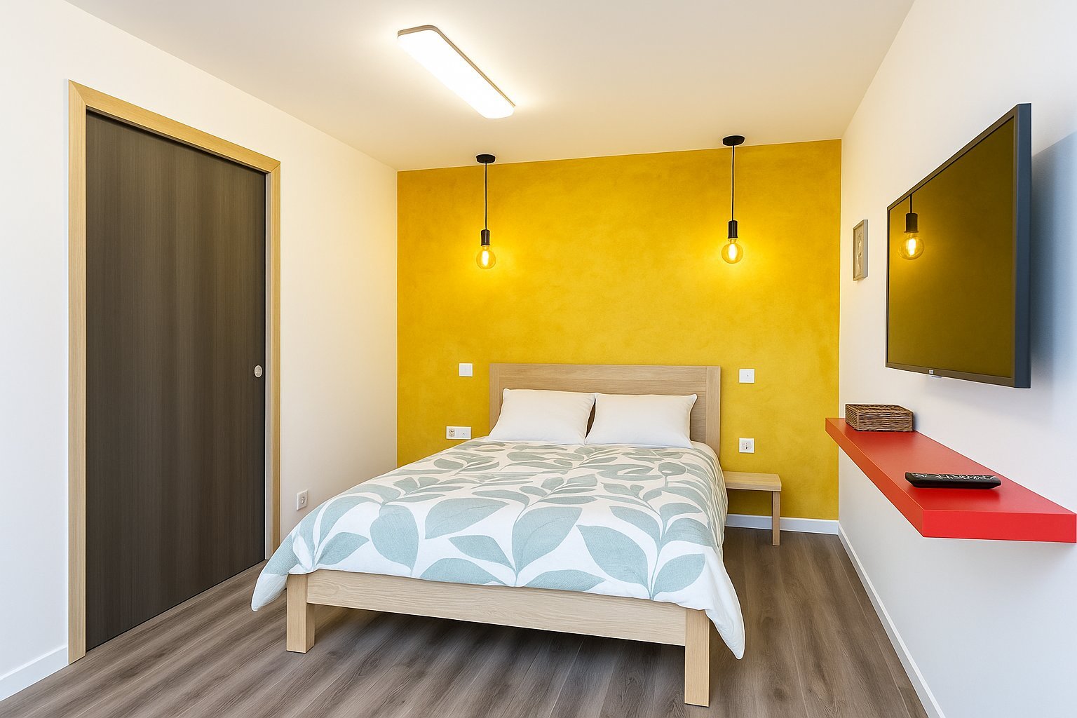 découvrez cet appartement rénové à paris, lumineux avec une décoration jaune vibrante, alliant charme et modernité pour un cadre de vie agréable.