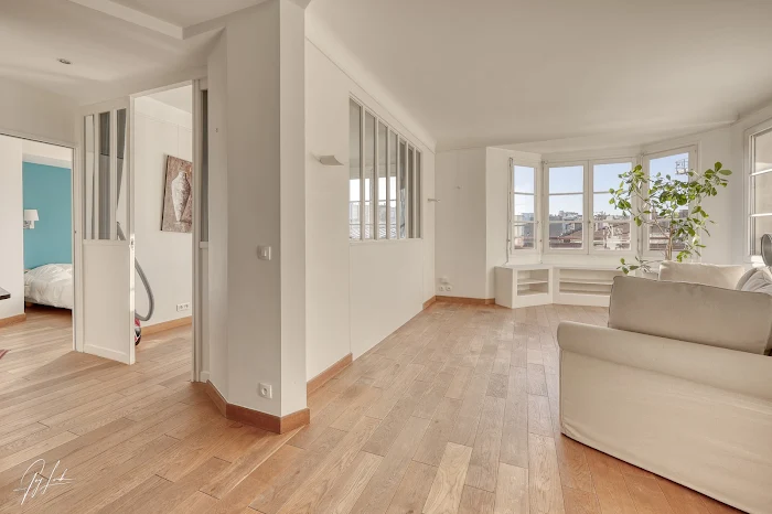 découvrez cet appartement rénové à paris en juin 2016, alliant charme et modernité pour un confort optimal au cœur de la capitale.