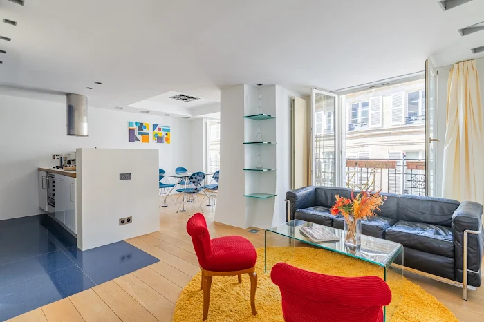 découvrez cet appartement rénové à paris en juin 2016, alliant charme et modernité pour un confort optimal au cœur de la capitale.