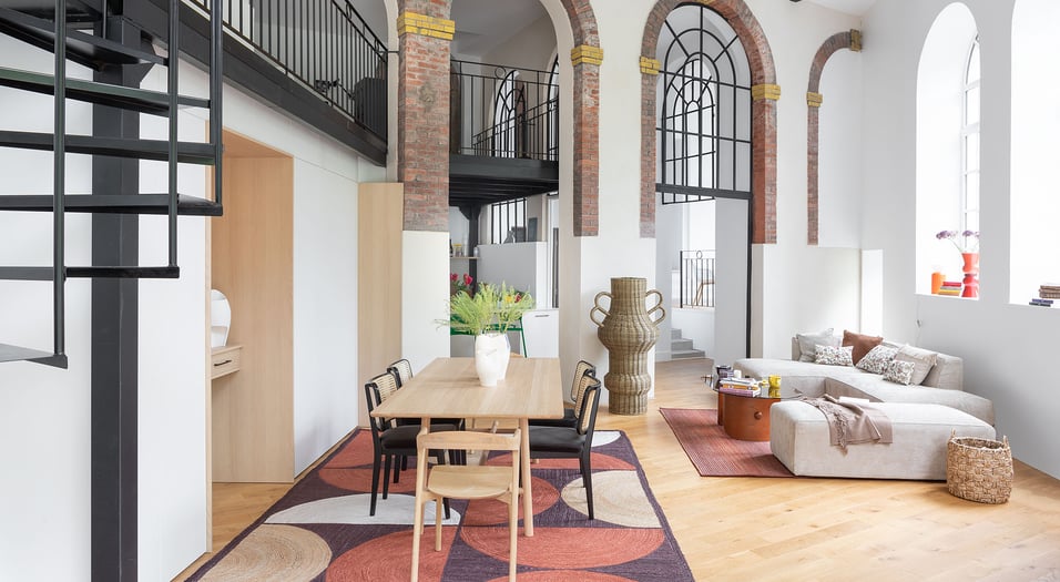 découvrez comment un architecte conçoit des bureaux alliant espace productif et bien-être pour optimiser confort et efficacité au travail.