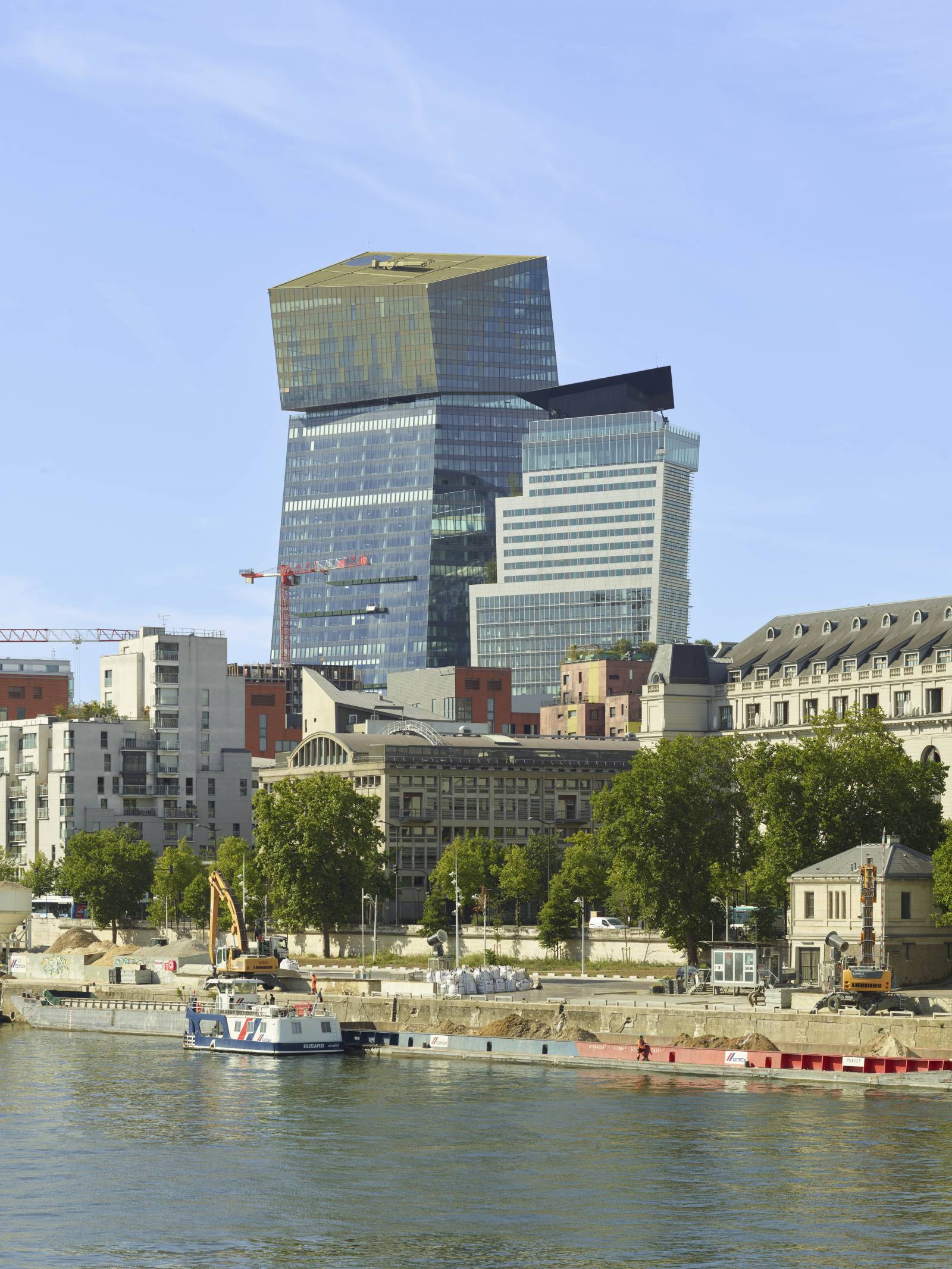 découvrez un architecte spécialisé dans la création d'immeubles exceptionnels alliant design innovant et qualité architecturale pour des projets uniques.