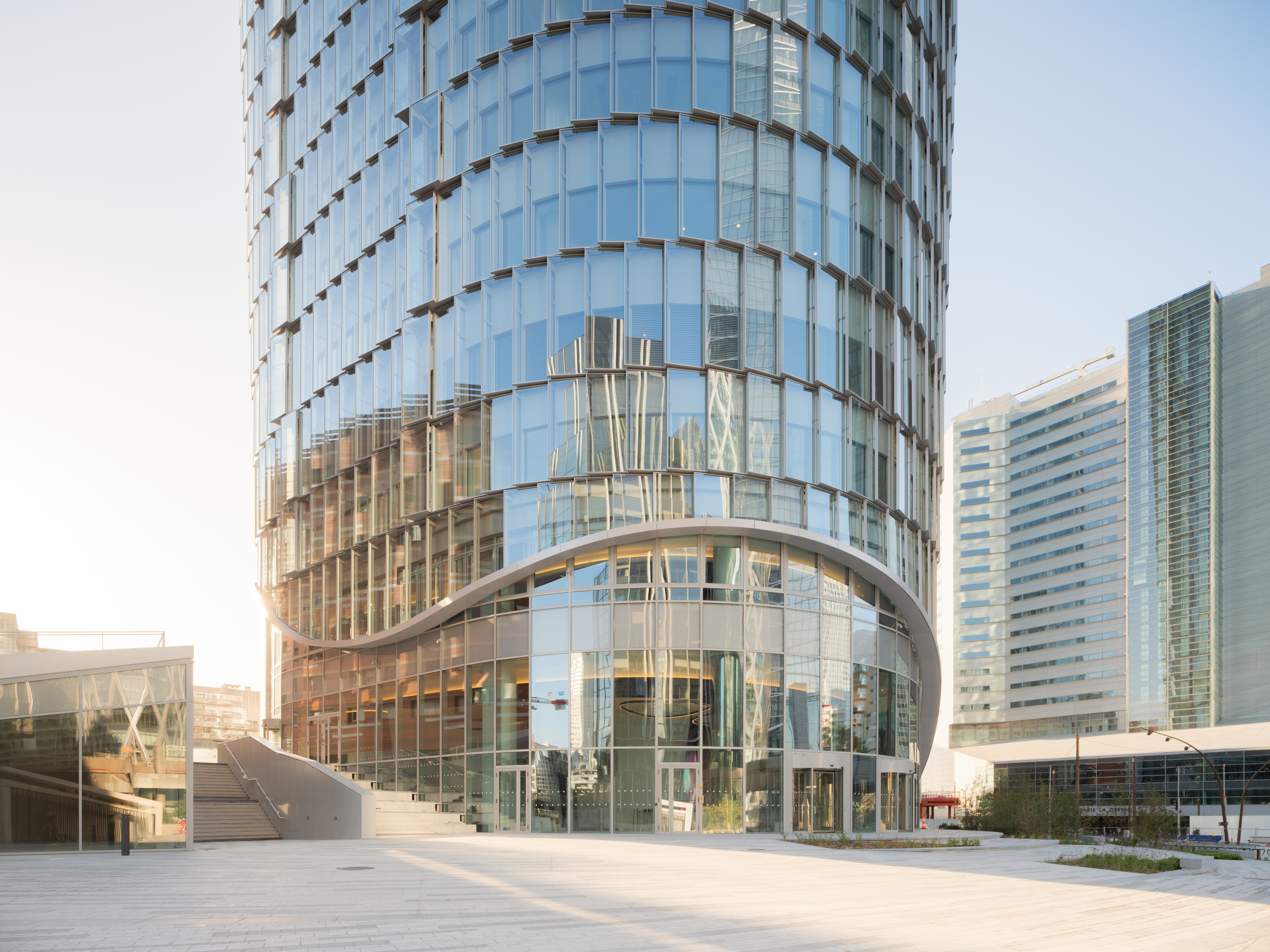 découvrez un architecte spécialisé dans la conception d'immeubles exceptionnels alliant innovation, esthétique et fonctionnalité pour des projets uniques.