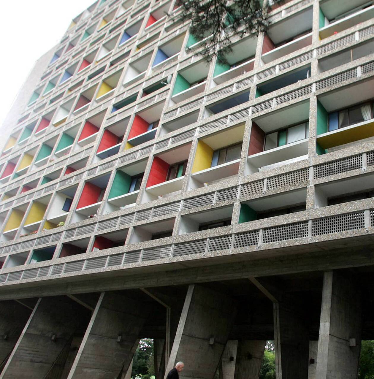 découvrez un architecte spécialisé dans la conception d'immeubles exceptionnels alliant design innovant et fonctionnalité optimale.