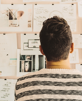 architecte parisien spécialisé en design d'espace, offrant des solutions innovantes et personnalisées pour transformer vos intérieurs avec élégance et fonctionnalité.