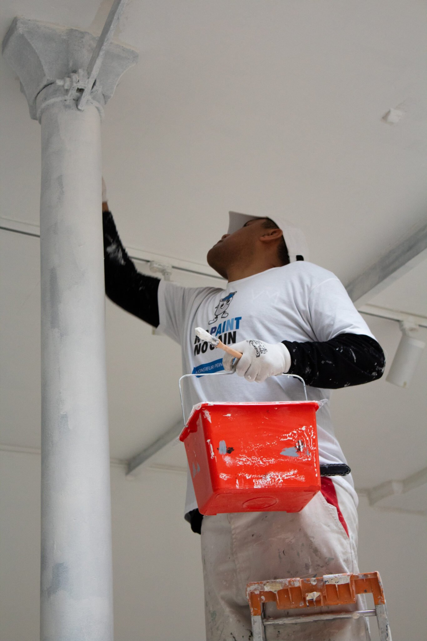 artisan peintre à paris 19, expert en peinture intérieure pour sublimer votre habitat avec professionnalisme et qualité.