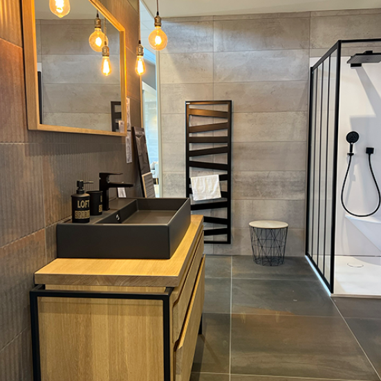 artisan spécialisé en création, rénovation et installation de salles de bain sur mesure. découvrez un savoir-faire professionnel pour transformer votre espace avec qualité et design.