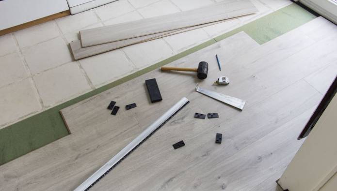 découvrez nos astuces pratiques pour recouvrir facilement un carrelage mural et transformer votre intérieur sans travaux lourds.