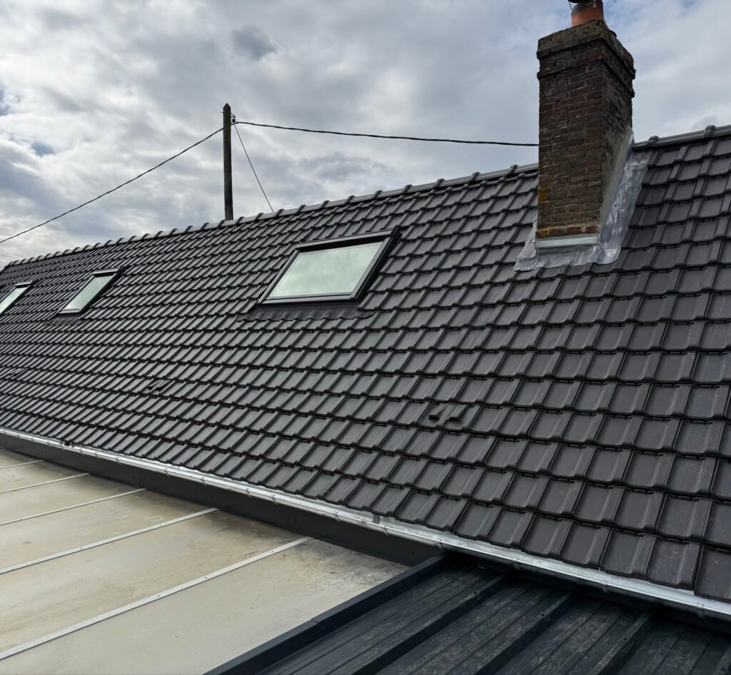 découvrez les avantages d'une toiture en zinc alliant durabilité exceptionnelle et esthétique moderne pour valoriser votre bâtiment.
