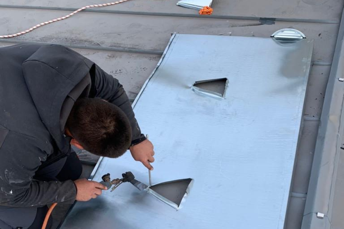 découvrez les avantages de la toiture en zinc : durabilité, esthétique, résistance aux intempéries et faible entretien pour protéger efficacement votre maison.