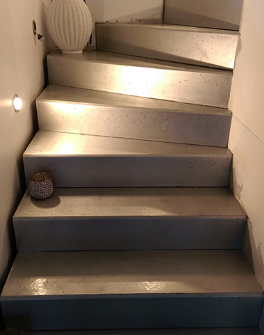 découvrez les avantages et les inconvénients du béton ciré au sol pour décider s'il convient à votre intérieur. guide complet pour bien choisir ou éviter ce revêtement moderne et esthétique.