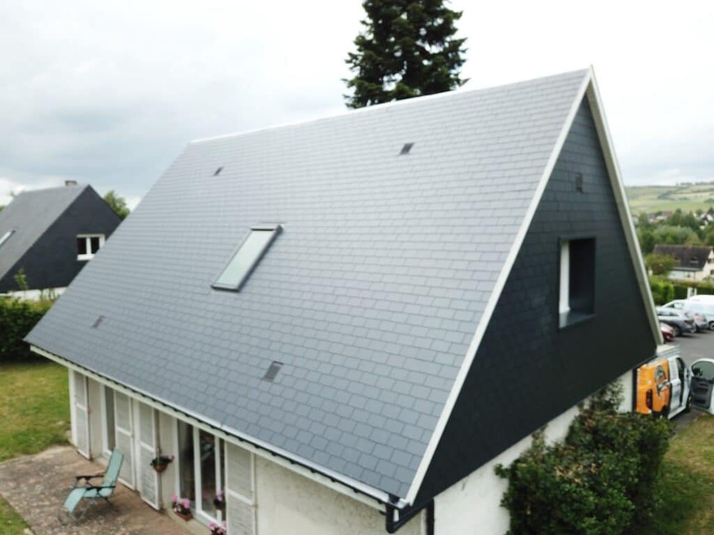 découvrez les bienfaits d'une toiture en zinc alliant durabilité exceptionnelle et esthétique moderne pour valoriser votre maison.