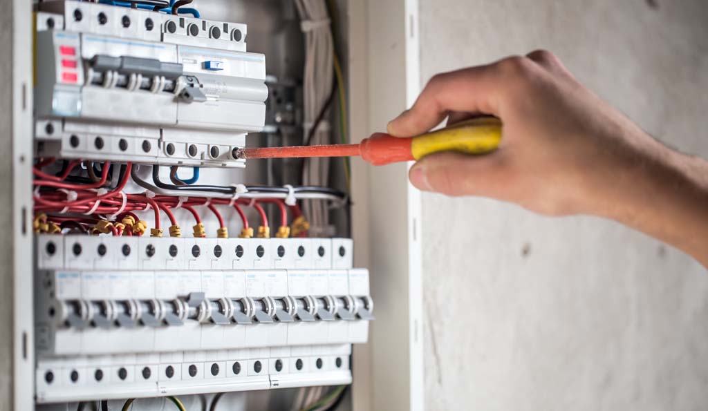 obtenez un budget détaillé pour la mise aux normes électriques de votre logement afin d'assurer sécurité et conformité aux réglementations en vigueur.