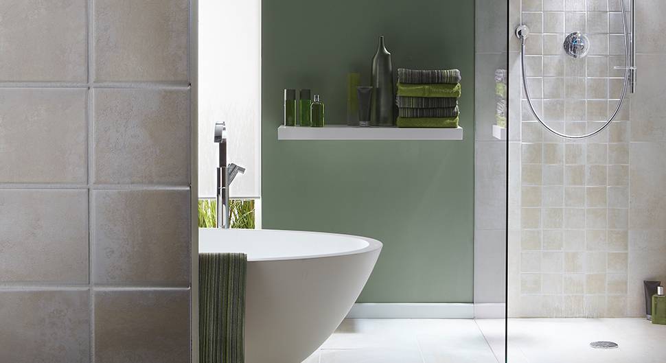 estimez le budget pour la rénovation d'une salle de bain de 5m2 avec conseils sur les coûts des matériaux, main-d'œuvre et équipements.
