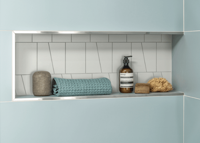 découvrez nos astuces pour optimiser le carrelage dans une petite salle de bain et créer un espace fonctionnel et élégant.
