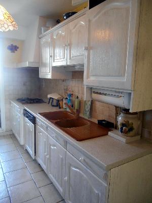 découvrez nos meubles de cuisine en chêne cérusé alliant élégance et authenticité pour une ambiance chaleureuse et contemporaine.