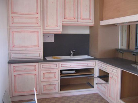 découvrez nos techniques de cérusage pour meubles de cuisine en chêne, alliant élégance et protection durable pour un intérieur chaleureux et authentique.