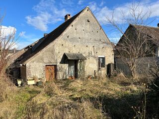 découvrez ce chalet à rénover idéalement situé près de paris, offrant une opportunité unique d'investissement pour créer votre maison de rêve dans un cadre paisible.