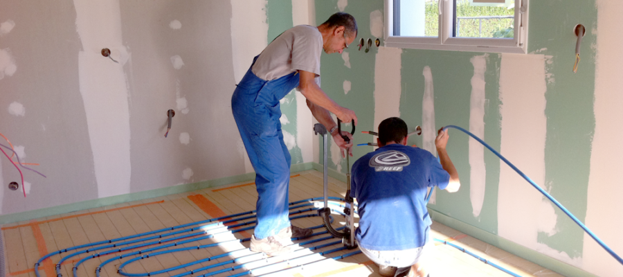 découvrez nos conseils pour choisir un plombier honnête, fiable et compétent afin d'éviter les arnaques et garantir des travaux de qualité.