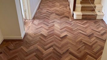 découvrez comment choisir la meilleure rénovation de parquet à paris et marseille en 2025 pour un résultat durable et esthétique.