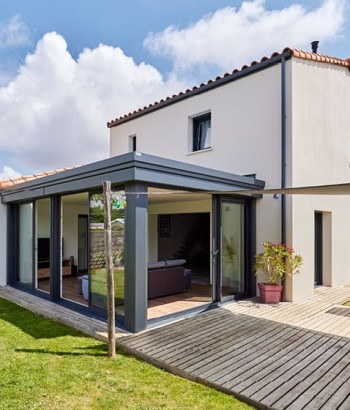 découvrez les coûts associés à l'agrandissement de votre maison et obtenez des conseils pour bien planifier vos travaux.