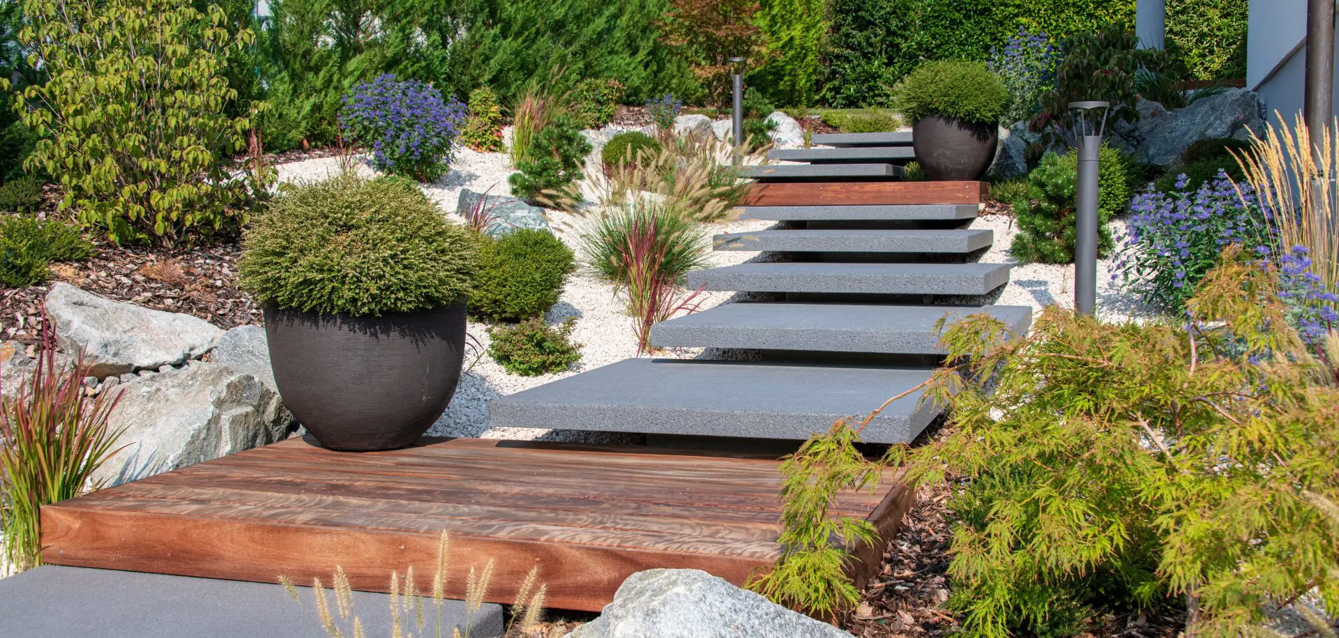 découvrez le coût d'aménagement d'un jardin et obtenez des conseils pour optimiser votre budget tout en créant un espace extérieur agréable et fonctionnel.