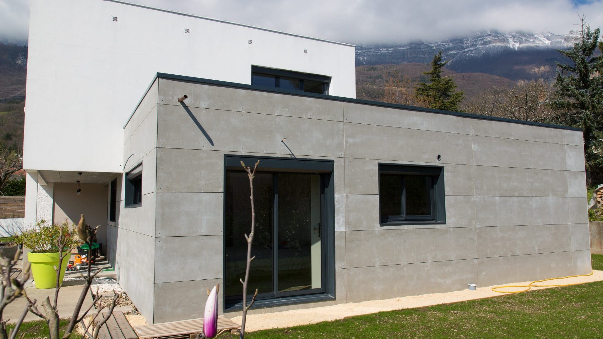 découvrez le coût d'un architecte pour une extension de maison : tarifs, facteurs influençant les prix et conseils pour un projet réussi.