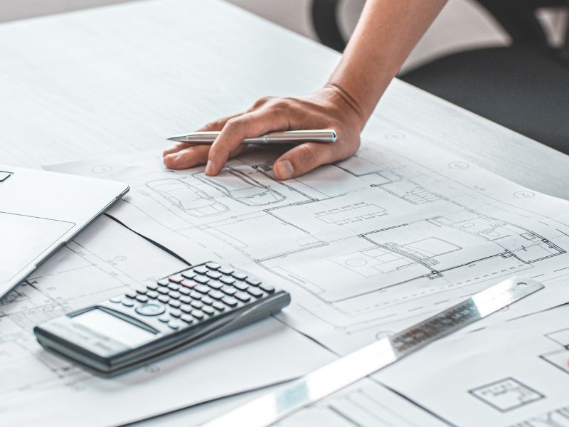 découvrez comment optimiser le coût de votre architecte pour la rénovation et économisez intelligemment sans compromettre la qualité de votre projet.