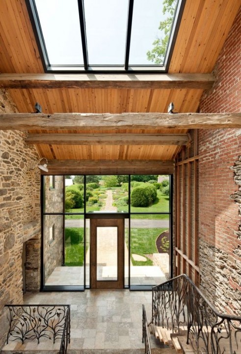 découvrez le coût moyen d'un architecte pour la rénovation d'une grange et obtenez des conseils pour bien budgétiser votre projet de transformation.