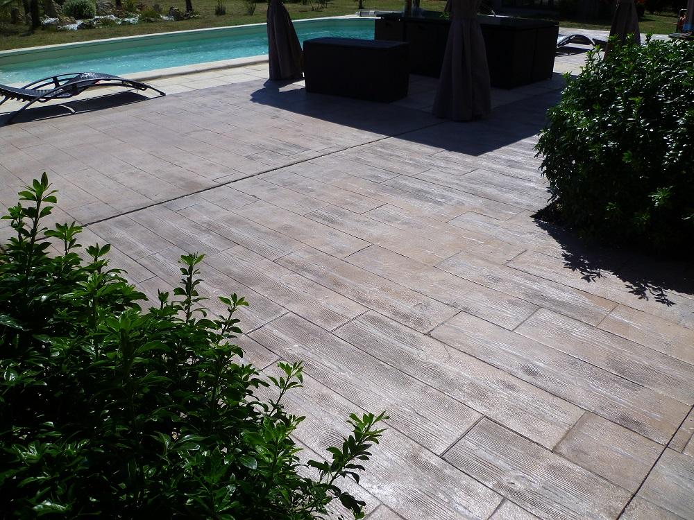 découvrez le coût de construction d'une terrasse en béton, quels sont les facteurs influençant le prix et comment bien planifier votre budget pour un projet durable et esthétique.