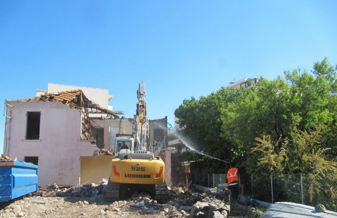 découvrez les facteurs influençant le coût de la démolition d'un bâtiment et obtenez des conseils pour estimer votre budget avec précision.