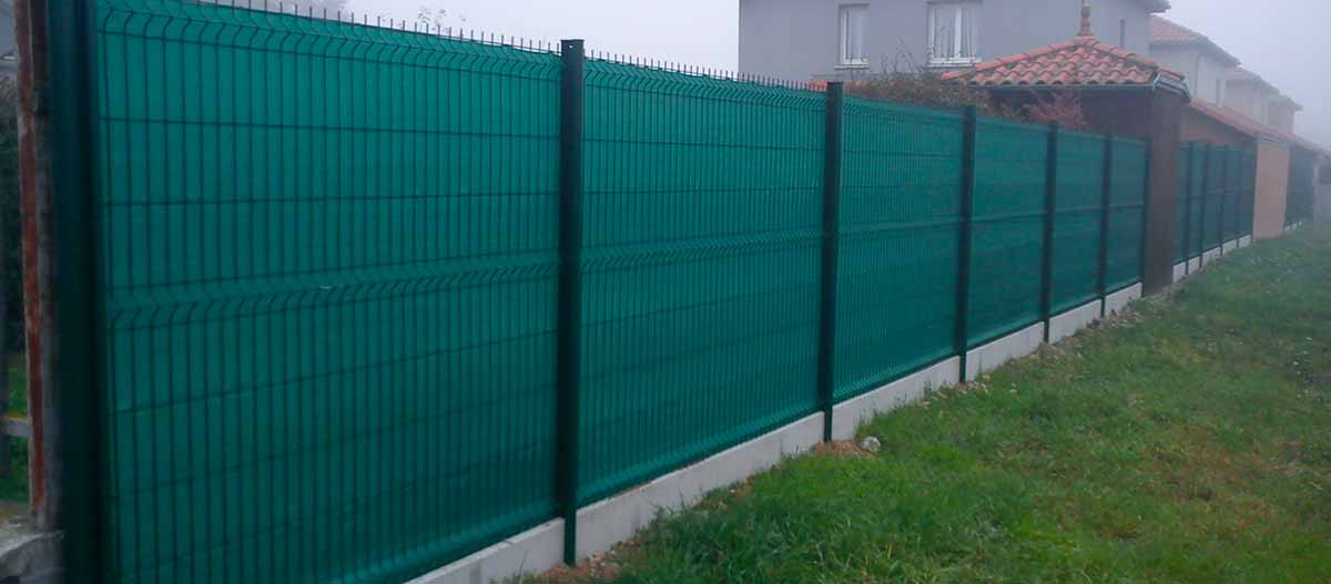 découvrez les coûts associés à la démolition d'une clôture, avec des conseils pour estimer le budget et choisir la meilleure solution.