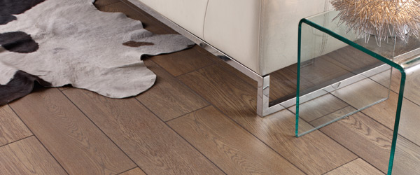 découvrez le coût moyen pour remplacer un carrelage par du parquet et nos astuces pratiques pour réussir vos travaux tout en maîtrisant votre budget.