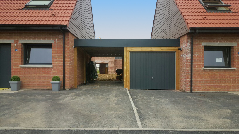 découvrez le coût d'une extension de garage, les facteurs influençant le prix et des conseils pour optimiser votre budget travaux.