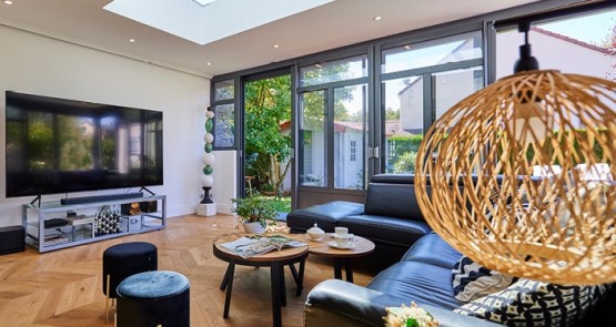 découvrez le coût moyen pour une extension de maison de 60m2, avec des conseils pour bien estimer votre budget et choisir les meilleures options.