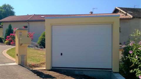 découvrez le coût estimatif pour construire un garage de 30m2 en parpaing, incluant matériaux, main-d'œuvre et conseils pour maîtriser votre budget.