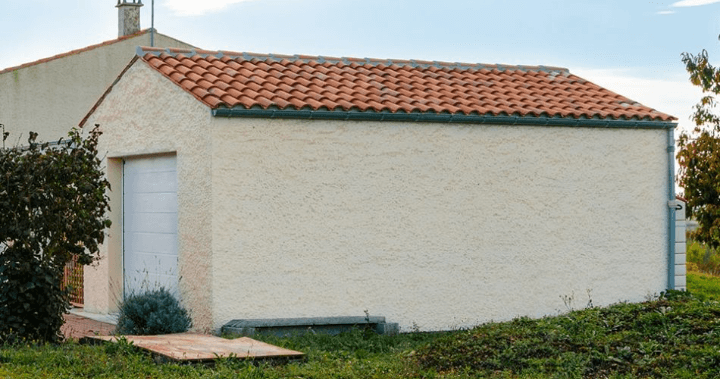 découvrez le coût estimatif pour construire ou louer un garage de 50m², incluant matériaux, main-d'œuvre et conseils pour optimiser votre budget.