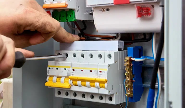 découvrez le coût d'installation électrique pour votre maison ou votre entreprise. obtenez une estimation détaillée des prix, des conseils d'experts et des astuces pour optimiser votre budget.