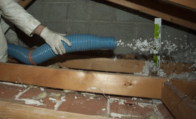découvrez le coût de l'isolation des combles par soufflage, une solution efficace et économique pour améliorer le confort thermique de votre maison. estimation des prix et conseils pratiques.
